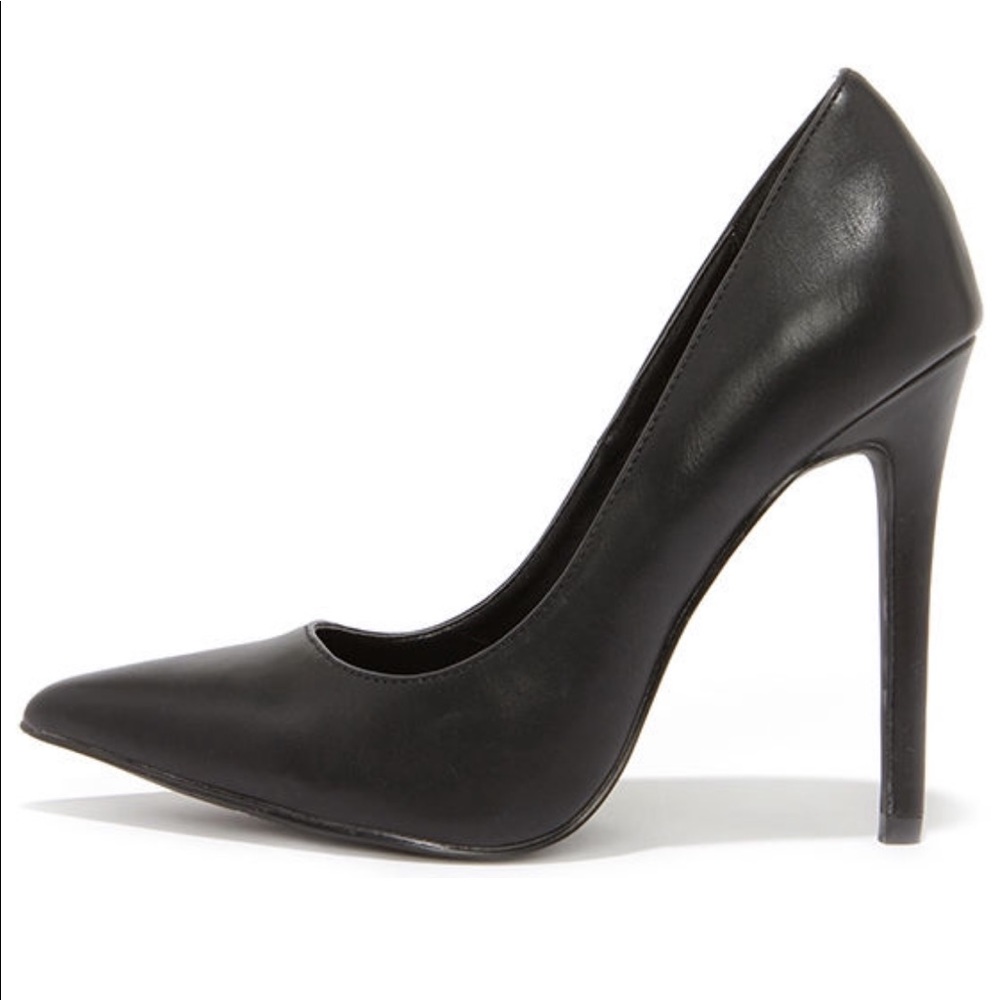 Black Pointed Toe Pumps